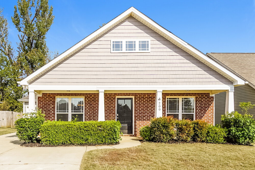 200 Stonecreek Pl in Calera, AL - Building Photo