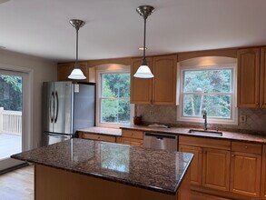 18 Hales Rd in Westport, CT - Building Photo - Building Photo