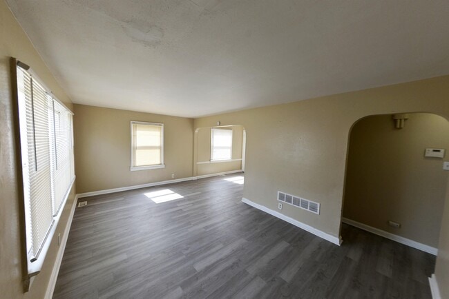 6317 Abbott Dr in Berkeley, MO - Building Photo - Building Photo