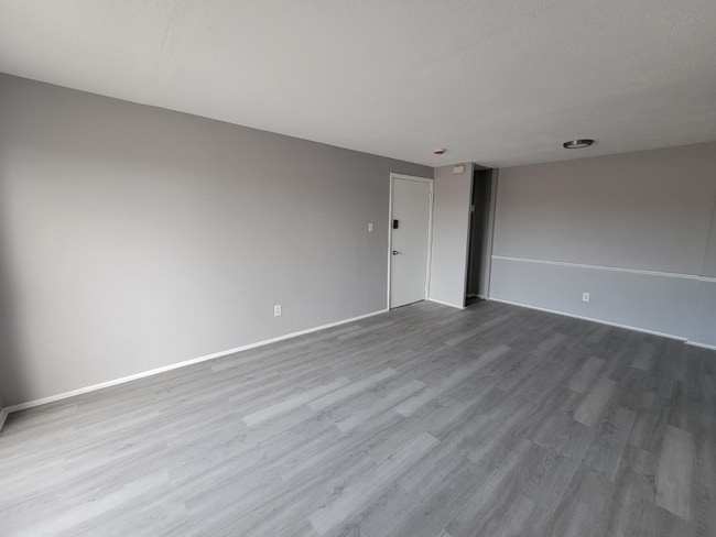 13420 Euclid Ave in East Cleveland, OH - Foto de edificio - Building Photo