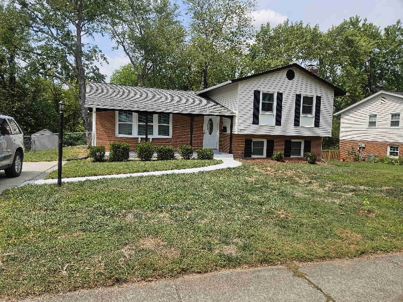 7508 Roxbury Ave in Manassas, VA - Building Photo