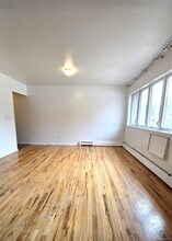 29-17 31st Ave in New York, NY - Building Photo - Building Photo