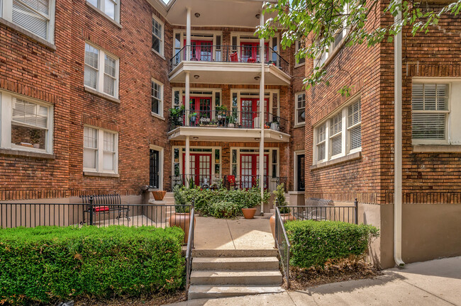 Elmhardt Apartments in Birmingham, AL - Foto de edificio - Building Photo