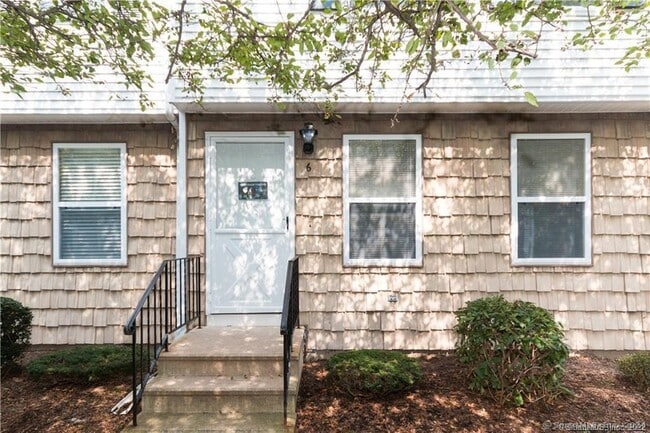 property at 6 Larkspur Ln