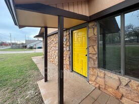 6801 Chisholm Ct in Oklahoma City, OK - Building Photo