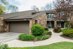 Bishops Grove in Brookfield, WI - Foto de edificio - Building Photo