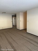 Tower Apartments in Pierre, SD - Foto de edificio - Building Photo