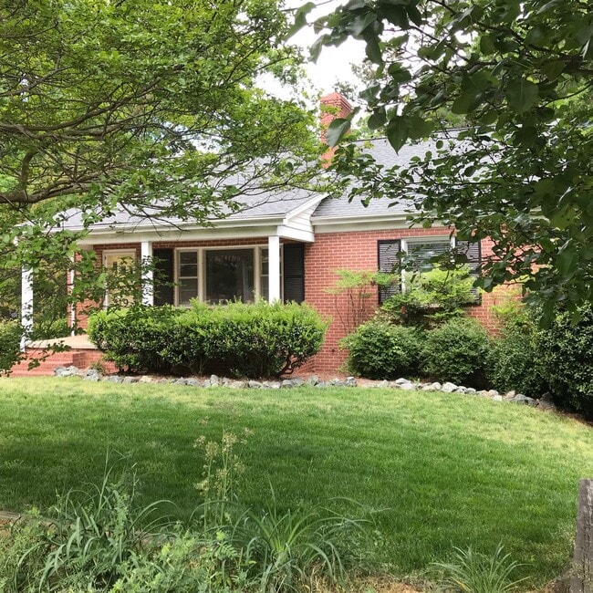 319 E Chatham St in Cary, NC - Building Photo - Building Photo