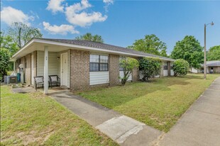Deer Run Apartments in Pace, FL - Building Photo