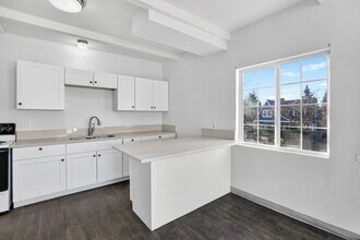 1106-1112-1112 NE 81st Ave in Portland, OR - Building Photo - Building Photo