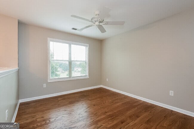 30 Laurel Way in White, GA - Foto de edificio - Building Photo