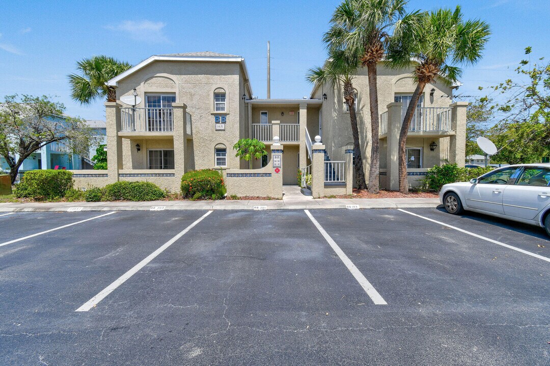 1631 SE Green Acres Cir in Port St. Lucie, FL - Building Photo