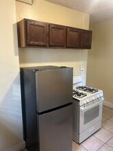 667 Rutherford Ave, Unit #1 in Trenton, NJ - Foto de edificio - Building Photo