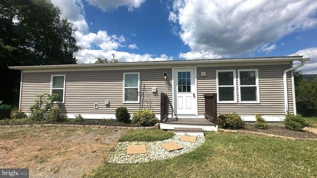 9715 Back Rd in Maurertown, VA - Foto de edificio - Building Photo