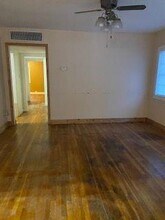 218 Elm St in Clyde, TX - Foto de edificio - Building Photo