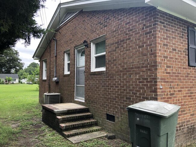 4019 Laurinburg Rd in Ayden, NC - Building Photo - Building Photo