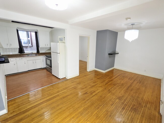 1476 Eglinton Ave W in Toronto, ON - Building Photo - Building Photo