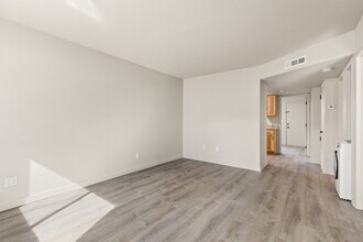 1220 S Lone Tree Rd, Unit B in Flagstaff, AZ - Building Photo - Building Photo