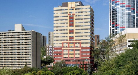 Park Square Apartments in Edmonton, AB - Building Photo