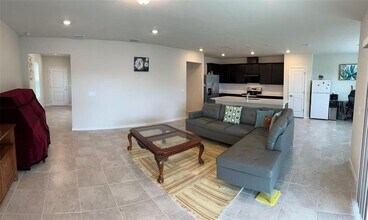 2102 Charming Ave in Davenport, FL - Building Photo - Building Photo