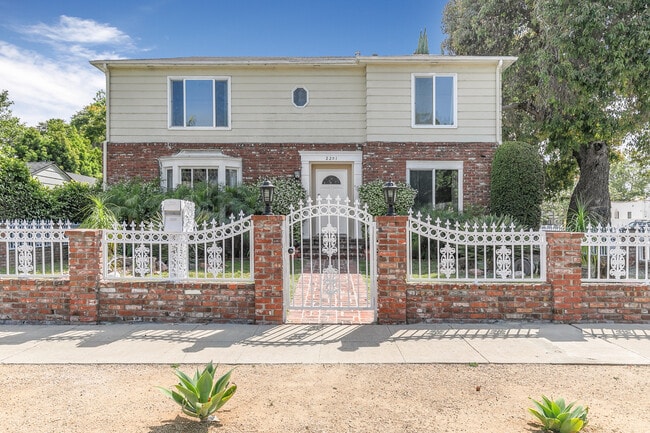 2201 Manning Ave in Los Angeles, CA - Building Photo - Building Photo