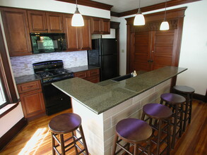 454 Hamilton St, Unit 2nd Flr in Albany, NY - Foto de edificio - Building Photo