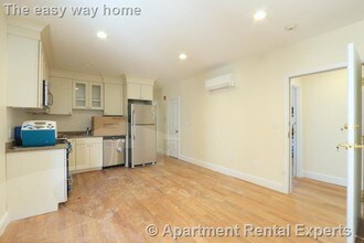 220 Massachusetts Ave, Unit 3 in Arlington, MA - Building Photo - Building Photo