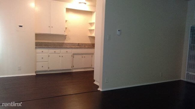 2985 San Marino St in Los Angeles, CA - Building Photo - Building Photo
