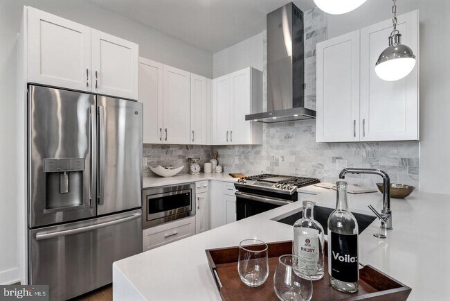 1910 Brown St-Unit -2 in Philadelphia, PA - Building Photo - Building Photo