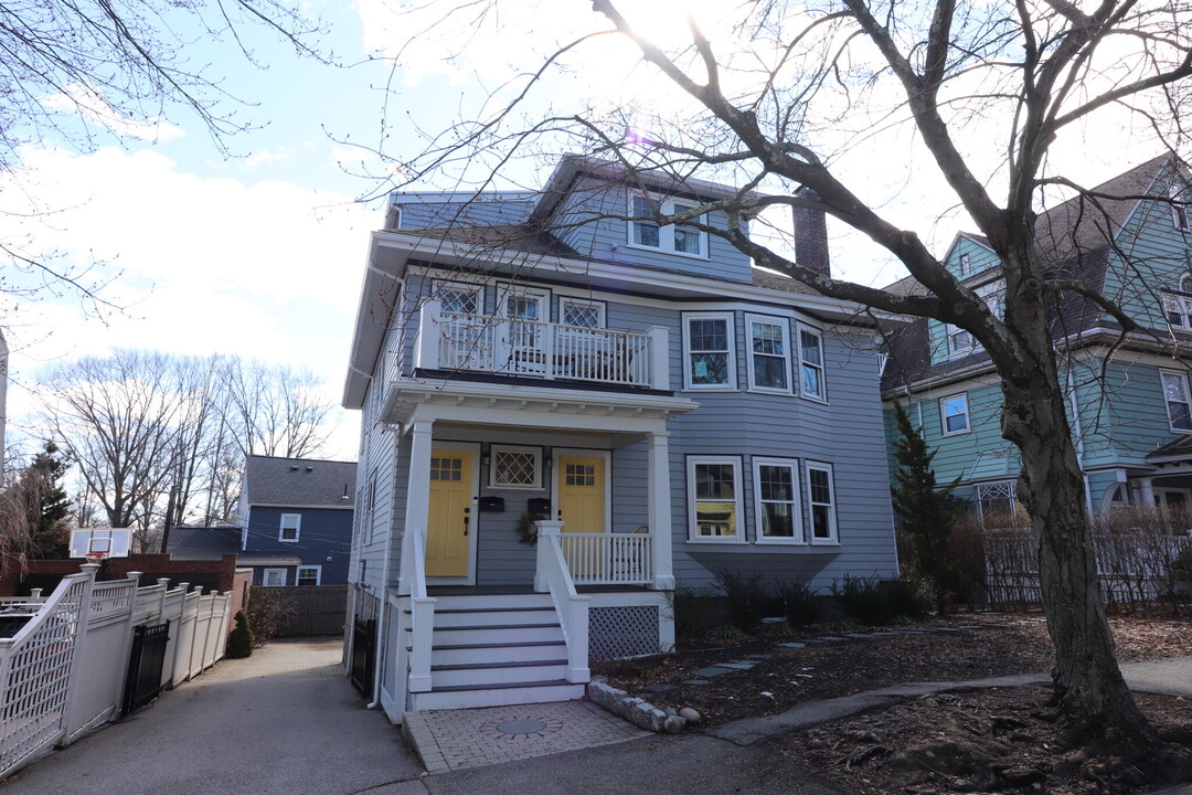 12 Greenough St in Brookline, MA - Building Photo