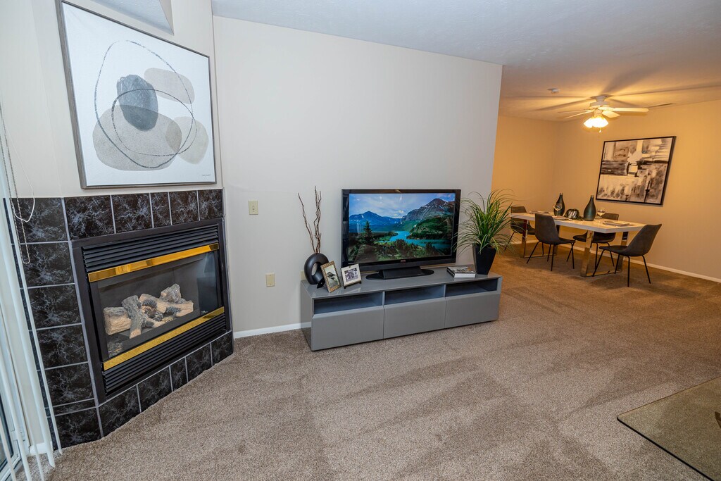 Hunters Crossing Apartments in Elyria, OH