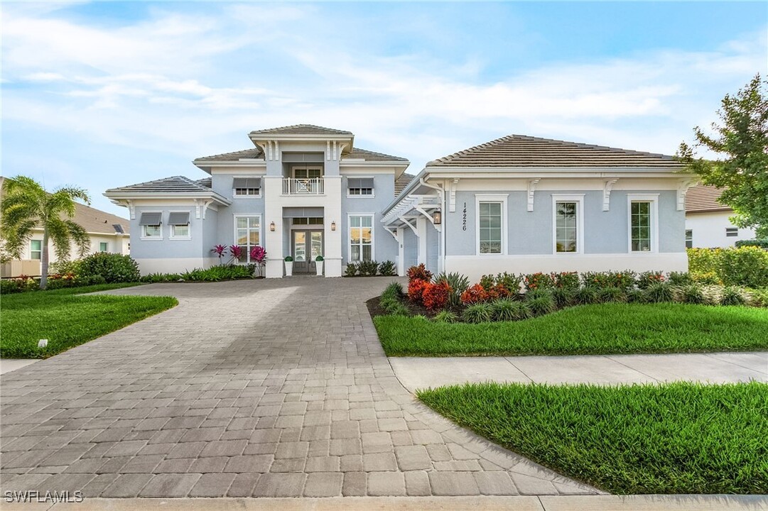 14226 Charthouse Cir in Naples, FL - Foto de edificio