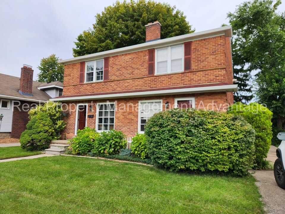 205 S Pleasant St in Royal Oak, MI - Foto de edificio