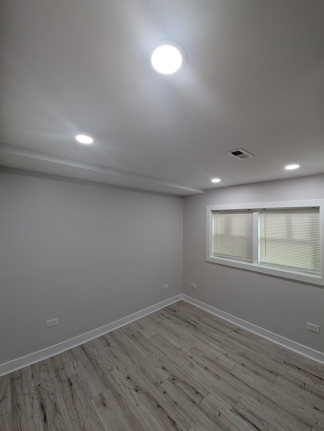 1061 E 80th St in Chicago, IL - Building Photo - Building Photo