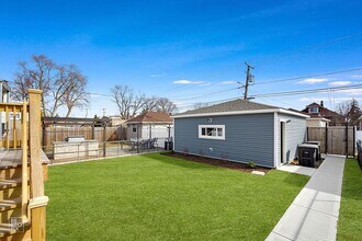 1313 S 61st Ct in Cicero, IL - Foto de edificio - Building Photo