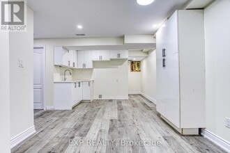 115 Amberly Blvd in Hamilton, ON - Building Photo - Building Photo