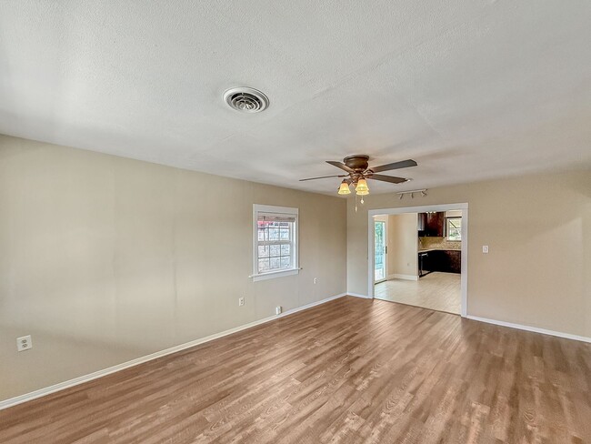 220 E 10th Ave in Escondido, CA - Building Photo - Building Photo