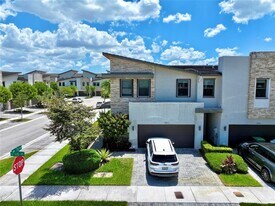 7911 NW 105th Ave in Doral, FL - Building Photo