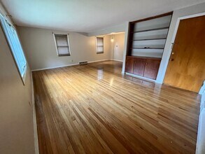 1718 Tanglewood Dr in Akron, OH - Building Photo - Building Photo