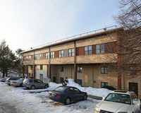 320 Nassau Rd in Huntington, NY - Foto de edificio - Building Photo