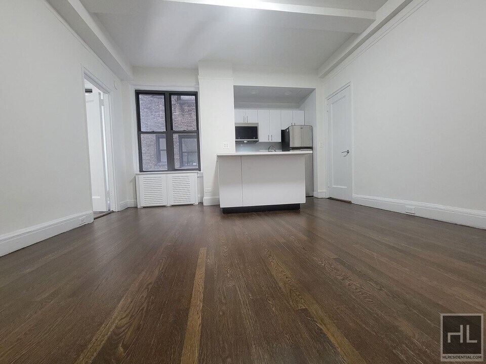 EAST 46 STREET in New York, NY - Building Photo