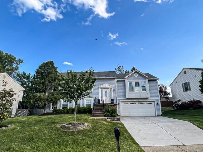 13715 Eastcliff Cir in Centreville, VA - Building Photo - Building Photo