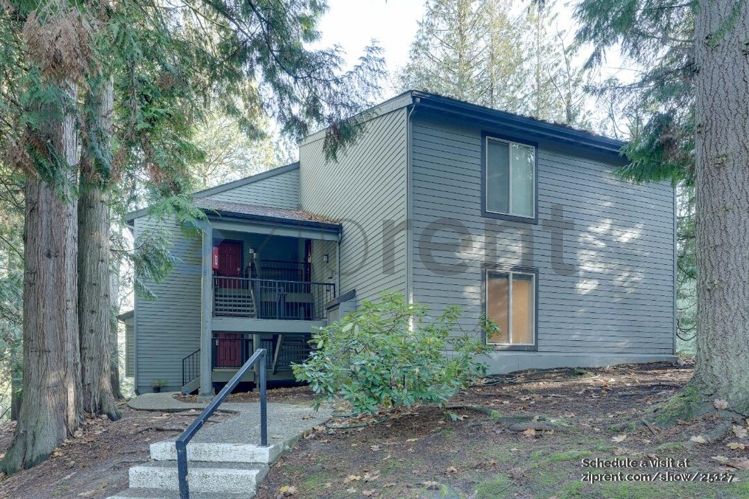 8006 146th Ave NE in Redmond, WA - Building Photo