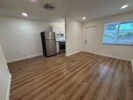 2308 Jackson St in Hollywood, FL - Building Photo