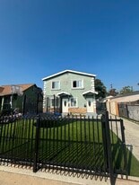 413 E 109th St in Los Angeles, CA - Building Photo