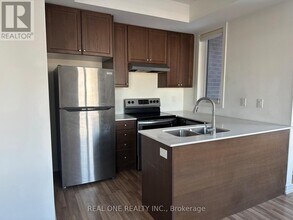 370 Red Maple Rd in Richmond Hill, ON - Building Photo - Building Photo