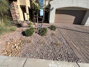380 Larksong Ave in Whitney, NV - Building Photo - Building Photo