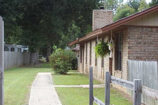 5498 Barcelona St in Milton, FL - Foto de edificio - Building Photo