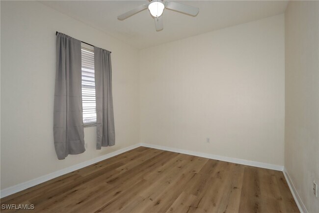 11204 Lakeland Cir in Ft. Myers, FL - Building Photo - Building Photo