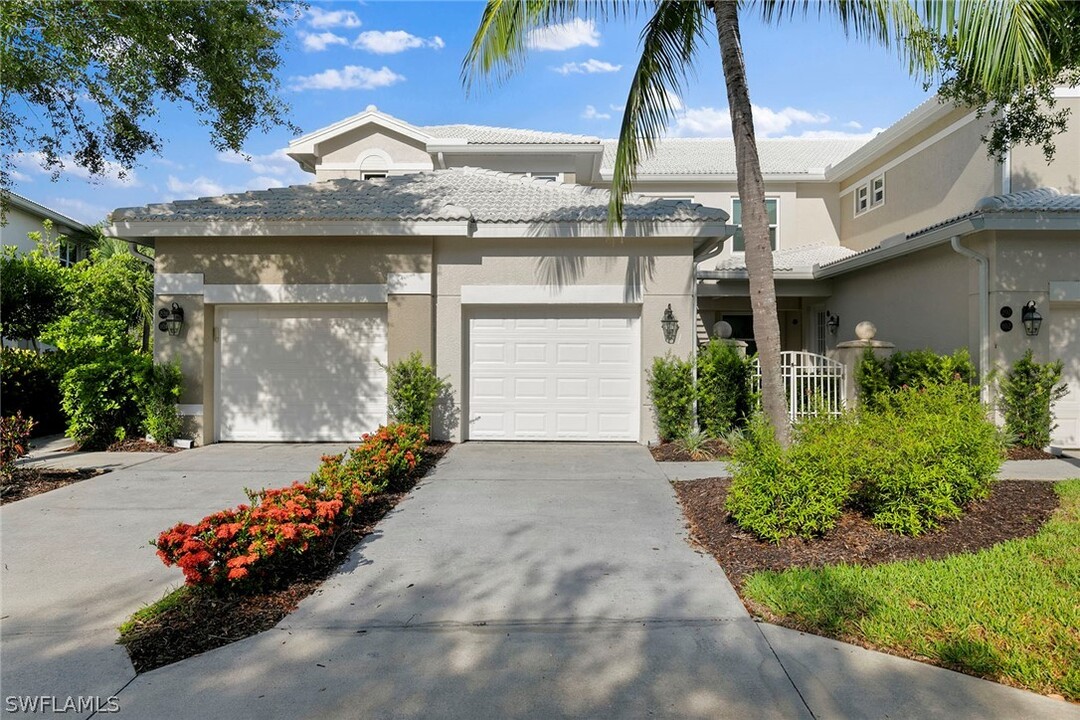 4705 Hawks Nest Way in Naples, FL - Building Photo